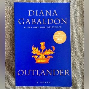 Outlander by Diana Gabaldon (paperback)